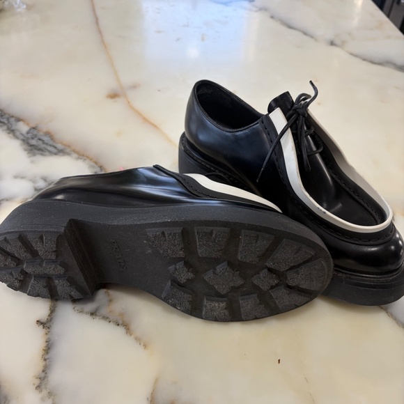 Prada shoes - Picture 2 of 3